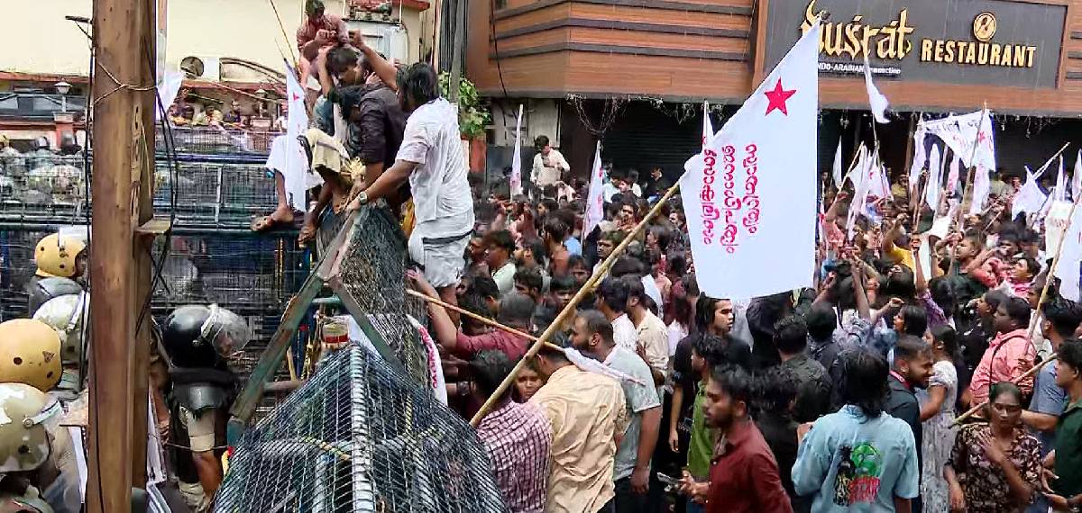ജന്തര്‍ മന്തര്‍ പ്രതിധ്വനിച്ചു; കേരളത്തിലും പ്രതിഷേധം ആര്‍ത്തിരമ്പുന്നു, വിദ്യാര്‍ത്ഥി നിബിഡമായി തെരുവുകള്‍
