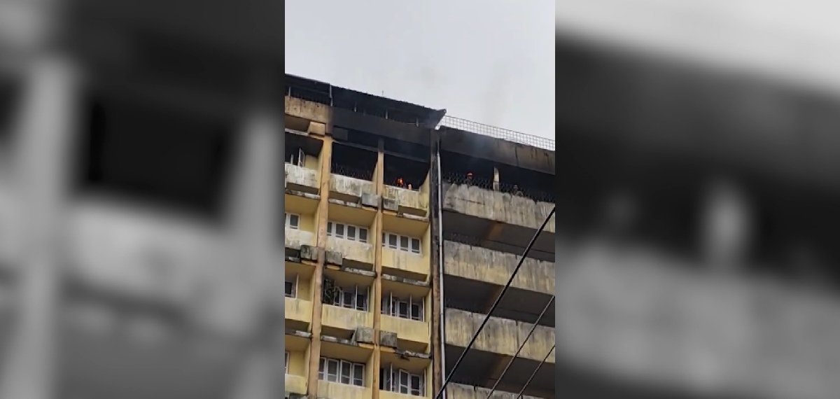 എറണാകുളം ഹൈക്കോടതിക്ക് സമീപം കെട്ടിടത്തിന് തീപിടിച്ചു