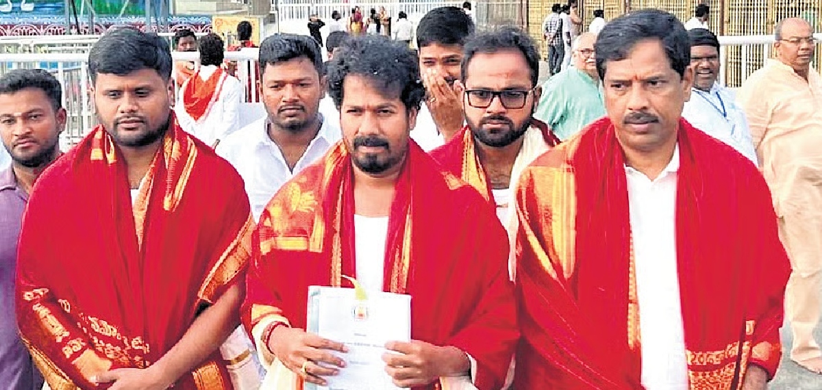 കാർഷിക ബജറ്റിന്റെ ഡ്രാഫ്റ്റുമായി കൃഷി മന്ത്രി തിരുപ്പതി സന്ദർശനം നടത്തി; തമിഴ്നാട്ടിൽ വിവാദം