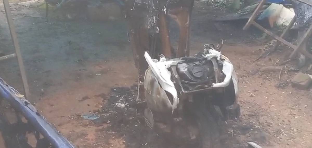 സിപിഐഎം ബ്രാഞ്ച് അംഗത്തിന്റെ സ്കൂട്ടര് തീ വെച്ച് നശിപ്പിച്ചു