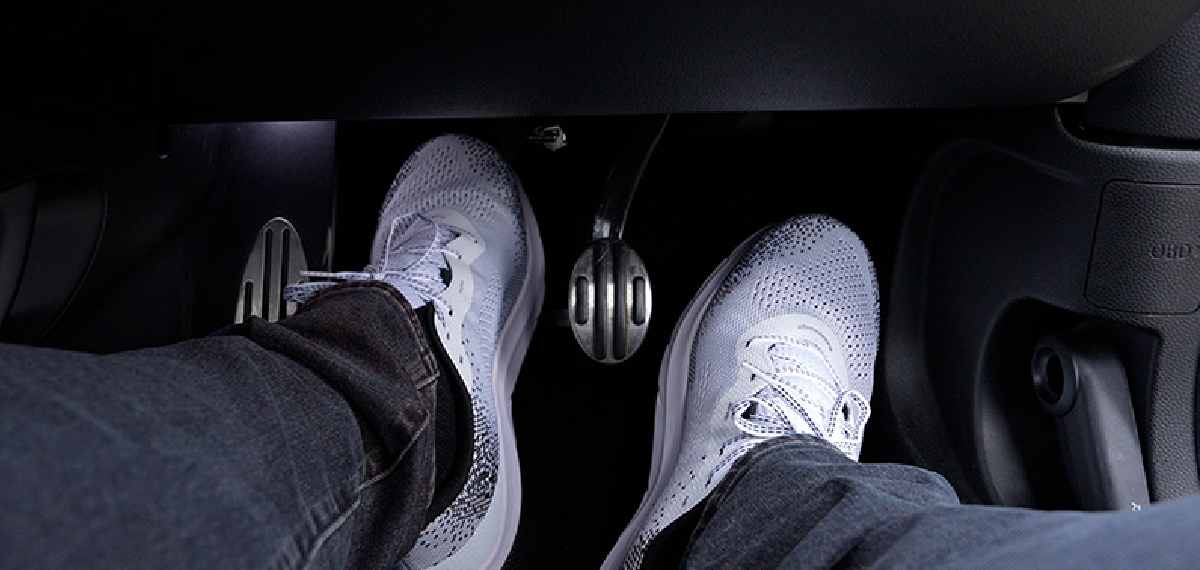 repeatedly pressing the clutch