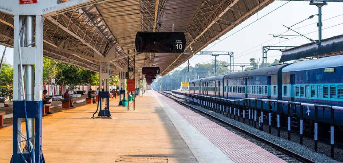 stay overnight at the railway station