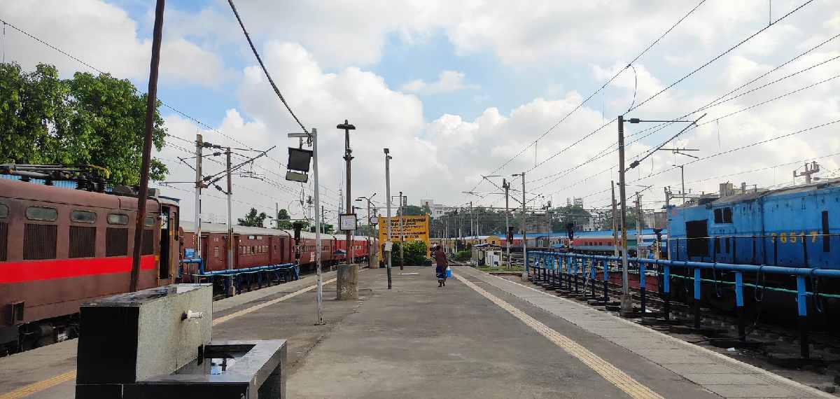 stay overnight at the railway station