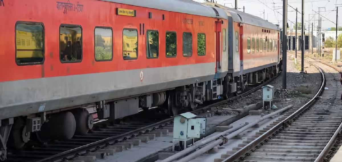 stay overnight at the railway station