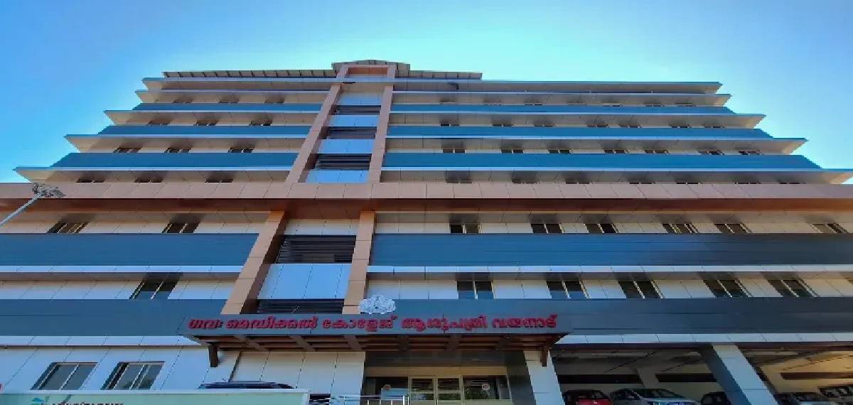 വയനാട് മെഡിക്കല്‍ കോളേജില്‍ ആദിവാസി യുവതി ശുചിമുറിയില്‍ പ്രസവിച്ചു
