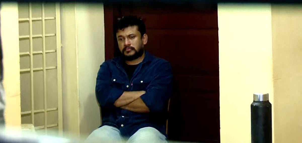 വിരട്ടലിനൊടുവിൽ പൊലീസിൻ്റെ പൂട്ട്; അര്ജുന് ആയങ്കി പിടിയിൽ