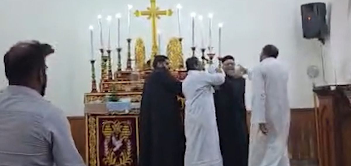 യാക്കോബായ-ഓർത്തഡോക്സ് വൈദികർ തമ്മിലടിച്ചു; പിറമാടം സെന്റ്‌ ജോൺസ് ബത്ലഹേം പള്ളിയിൽ സംഘർഷം
