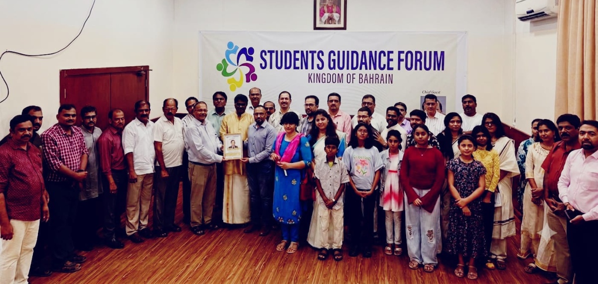 കാൽ നൂറ്റാണ്ടിന്റെ പ്രവാസ ജീവിതം അവസാനിപ്പിക്കുന്ന സാമൂഹ്യ പ്രവർത്തകൻ ഇകെ സലീമിന് യാത്രയപ്പ്