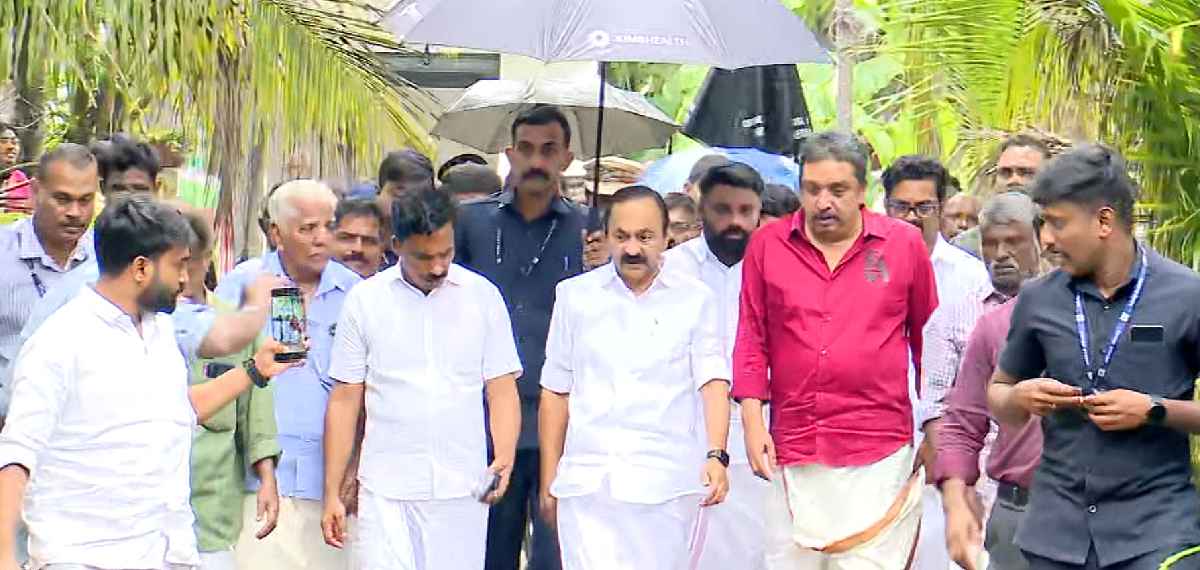 പതിനൊന്നാം നാള്‍ കണ്ണ് തുറന്നു; നീണ്ടകരയില്‍ കാണാതായ ഗൗതം കൃഷ്ണയുടെ വീട്ടിലെത്തി മുഖ്യമന്ത്രി വി ഡി സതീശന്‍