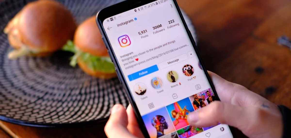 view someone's Instagram story
