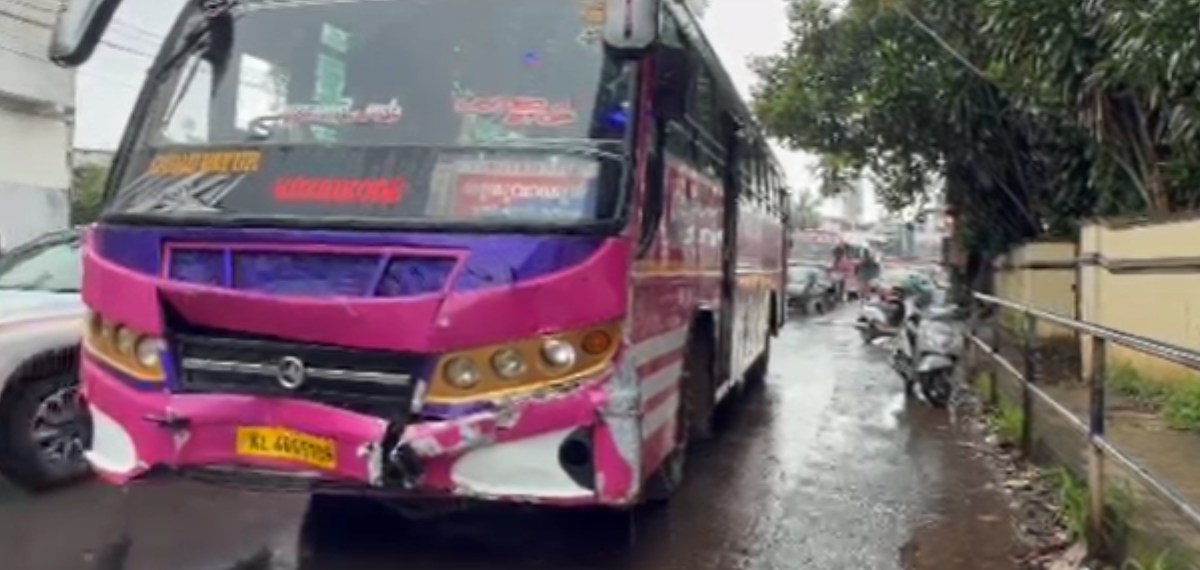 എടപ്പാളിൽ റോഡ് മുറിച്ചുകടക്കുന്നതിനിടെ ബസ് ഇടിച്ചു; ഒരാൾക്ക് ദാരുണാന്ത്യം, ഒരാളുടെ നില ഗുരുതരം