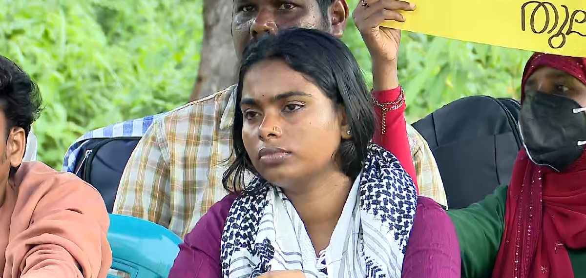 അധ്യാപകനിൽ നിന്നുണ്ടായ ജാതി അധിക്ഷേപം തുറന്നുപറഞ്ഞ ഗവേഷക വിദ്യാർത്ഥി സമരമുഖത്ത്; പിന്തുണയുമായി വിവിധ സംഘനകൾ