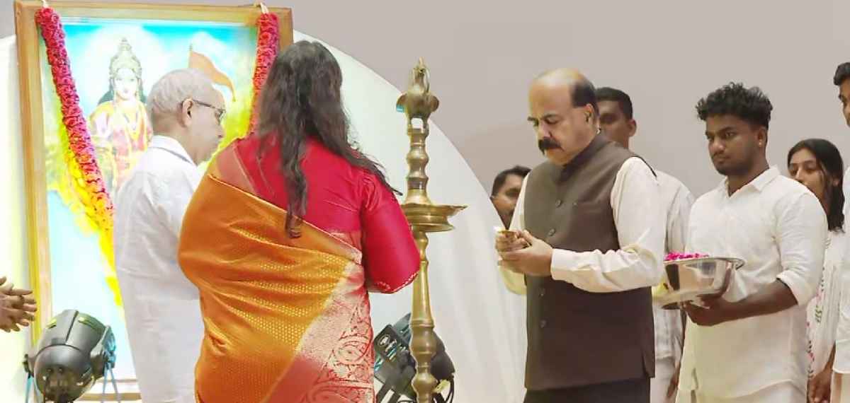കേരള വിസി മോഹനന് കുന്നുമ്മല് വീണ്ടും ആര്എസ്എസ് പരിപാടിയില്