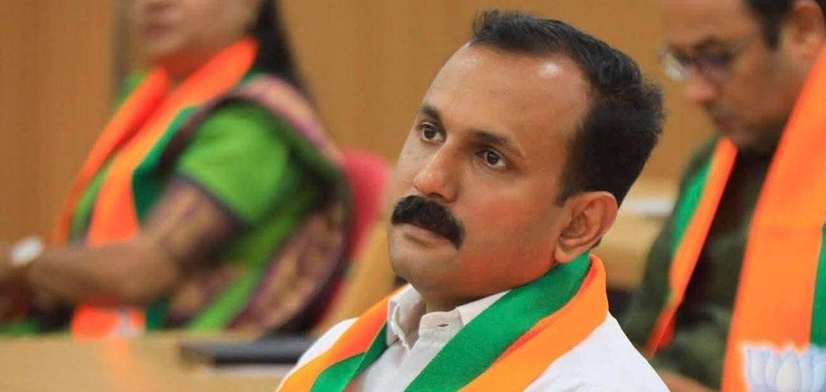 വി ഡി സതീശന്‍ ജമാ അത്തെ ഇസ്ലാമിയുടെ തിട്ടൂരത്തിന് കീഴടങ്ങി: വന്ദേമാതരം ആലപിക്കാത്തതില്‍ ഷോണ്‍ ജോര്‍ജ്‌