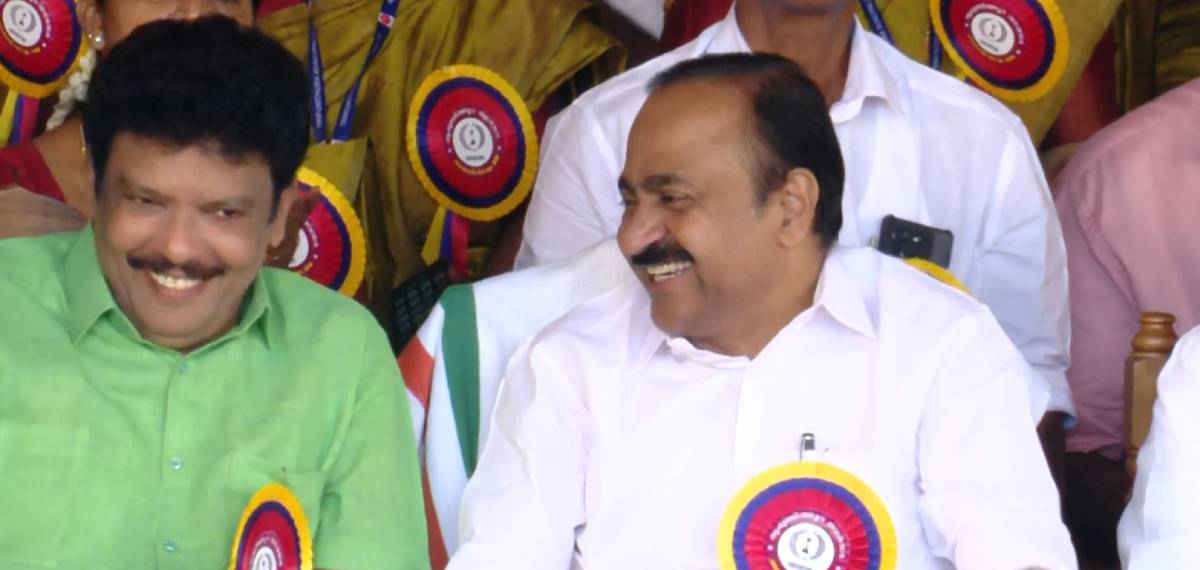 'ബുധനാഴ്ചകളിൽ മുഖ്യമന്ത്രിയുടെ വാർത്താസമ്മേളനം കാണാൻ കാത്തിരിക്കും'; VDസതീശനെ വേദിയിലിരുത്തി പുകഴ്ത്തി ജഗദീഷ്
