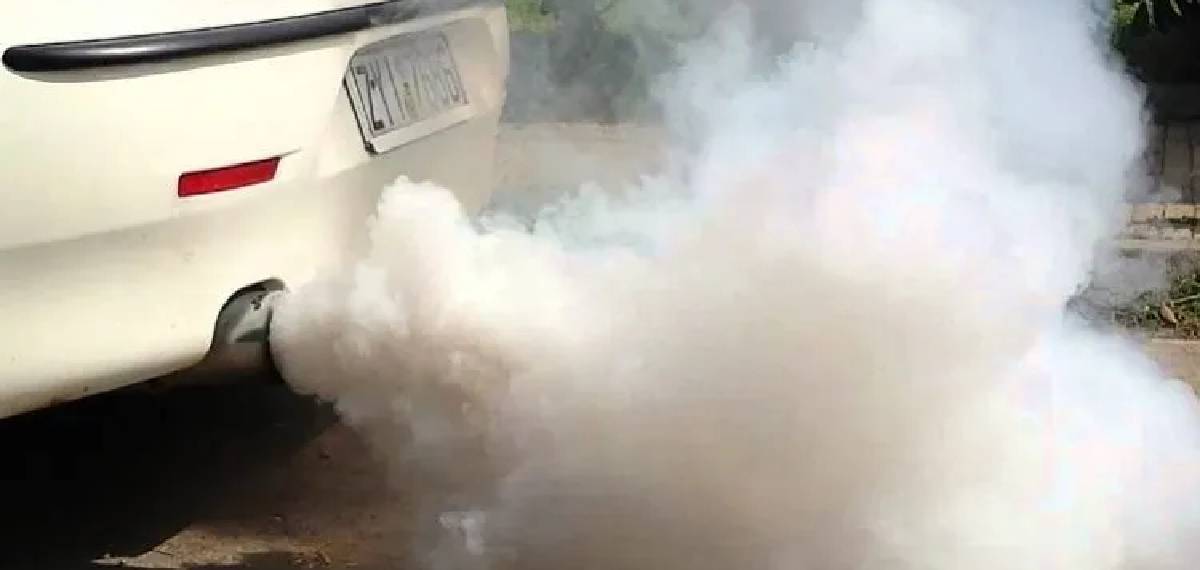 color of the vehicle's exhaust smoke