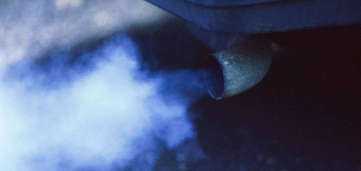 color of the vehicle's exhaust smoke