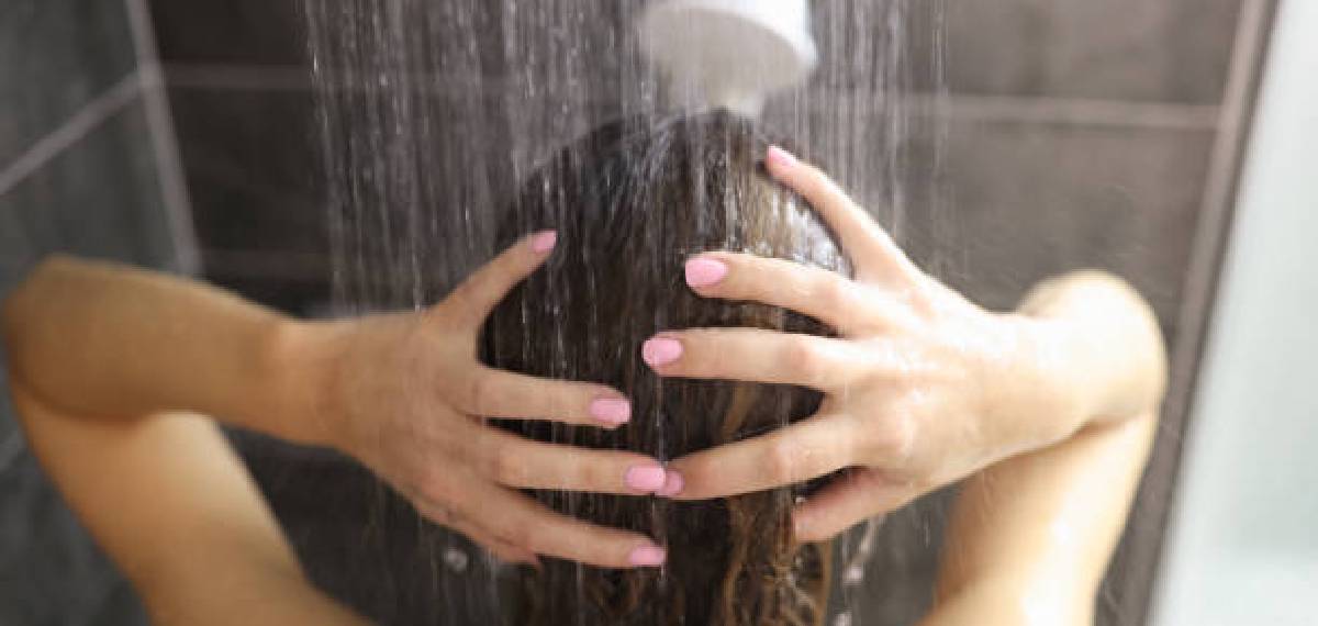 bathe in hot water or cold water 