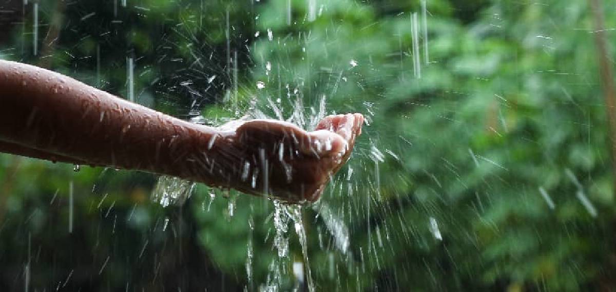 bathe in hot water or cold water 
