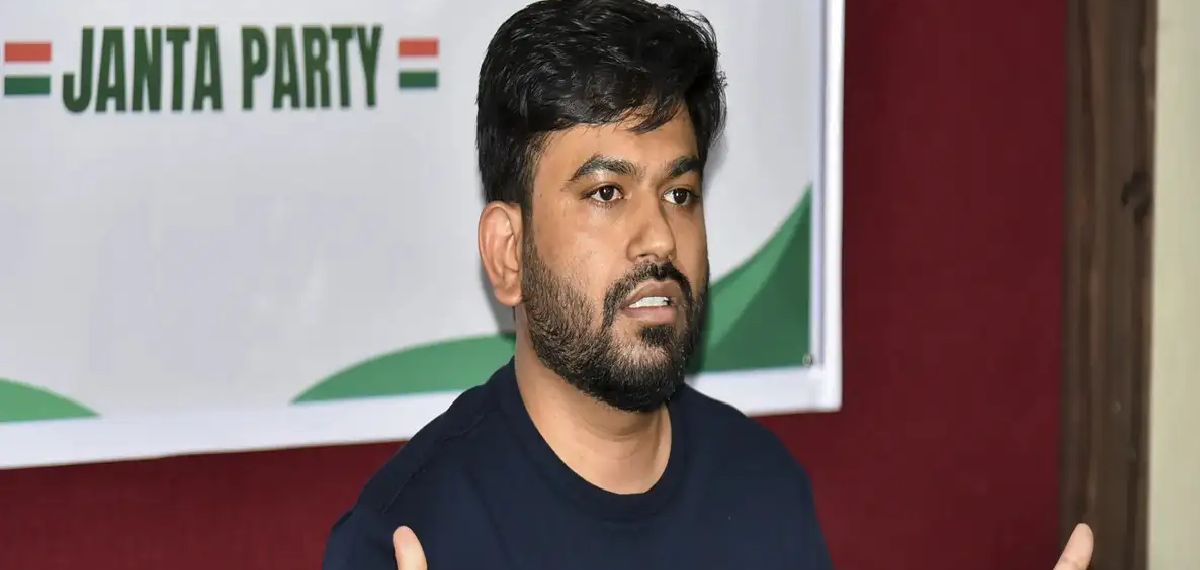 'സ്കൂള് ഠീക്ക് കരോ' ക്യാമ്പയിന്; അഭിജീത് ദീപ്കെയ്ക്കെതിരെ