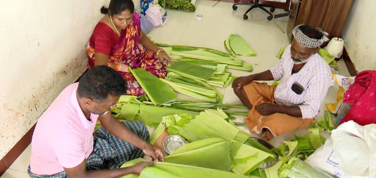 മലയാളിക്ക് ഓണം ഉണ്ണാൻ തൂശനില തമിഴ്നാട്ടിൽ നിന്ന്: ഒരു വാഴയിലയുടെ വില 10 മുതല് 20 രൂപവരെ