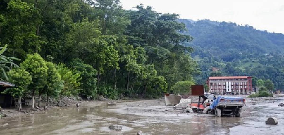 നേപ്പാള് മിന്നല് പ്രളയം; മരണസംഖ്യ 332 ആയി, കാണാതായ 288 ഇന്ത്യക്കാരില് 33 പേര് മലയാളികള്