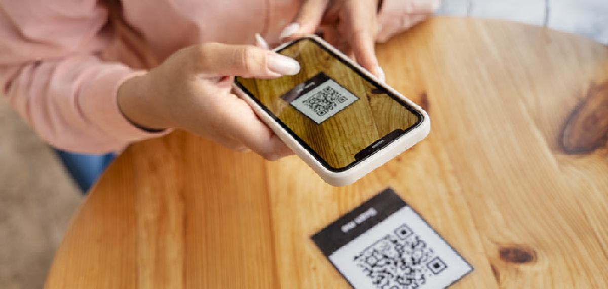 How does a QR code work