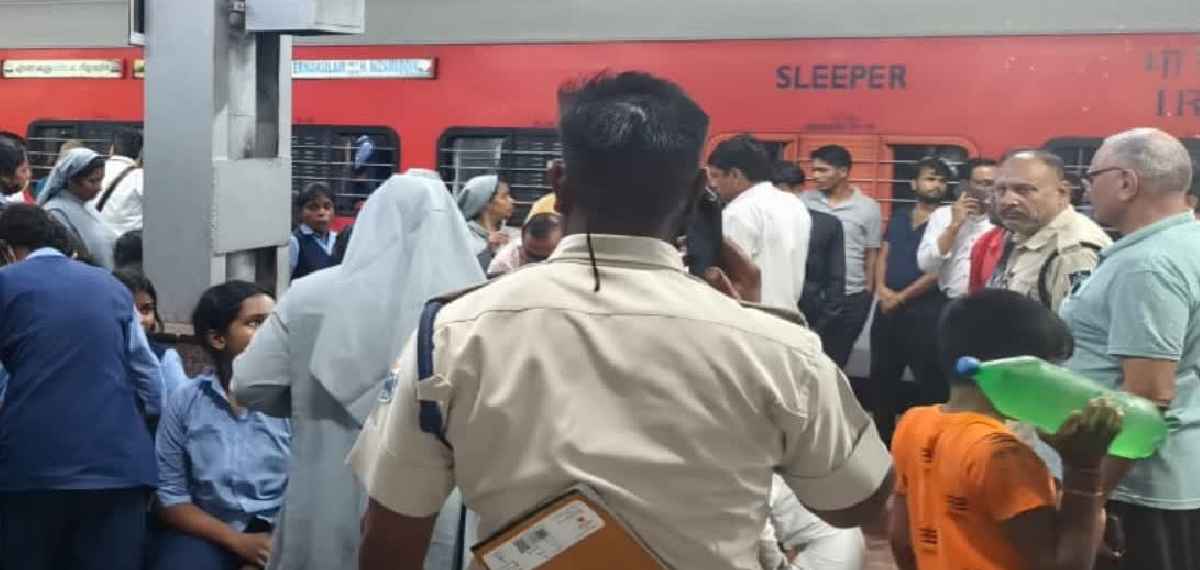 മംഗള ലക്ഷദ്വീപ് എക്‌സ്പ്രസിൽ നിന്ന് ഭക്ഷണം കഴിച്ചതിനുപിന്നാലെ ഭക്ഷ്യവിഷബാധ,40 മലയാളി വിദ്യാത്ഥികൾ ചികിത്സ തേടി