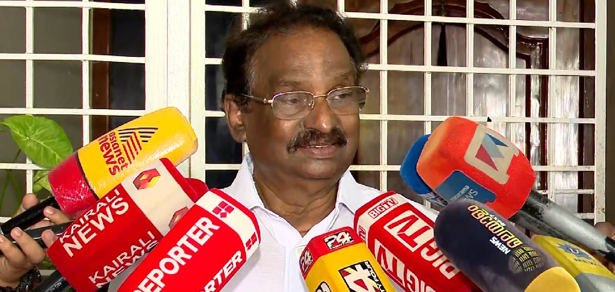 ഇളകുന്ന ആടിൻ്റെ അകിട് കണ്ട് പിന്നാലെ ഓടുന്ന കുറുക്കനെ പോലെയാണ് യുഡിഎഫ്; എ കെ ബാലൻ