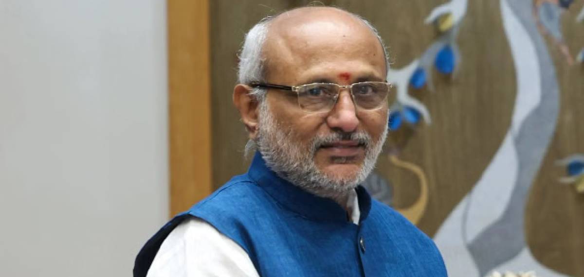 നമ്മള്‍ പരിസ്ഥിതി ഭ്രാന്തന്മാരാകരുത്,നദികളിലെ മണല്‍ നീക്കിയാലേ കേരളത്തില്‍ വെള്ളപ്പൊക്കം തടയാനാകൂ:ഉപരാഷ്ട്രപതി
