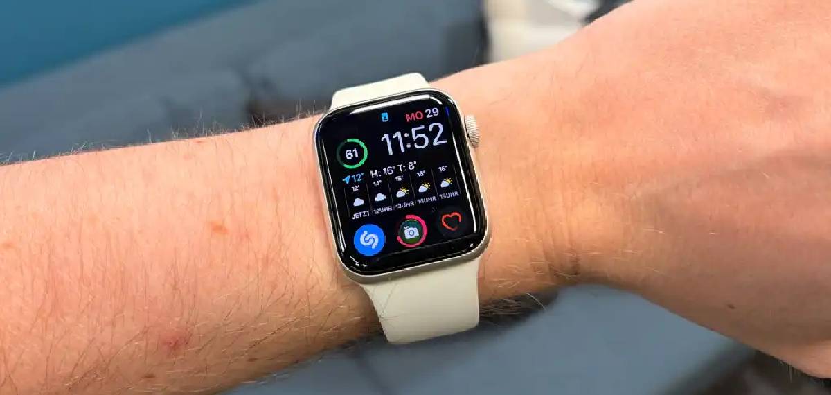  'SE' stand for in Apple Watch