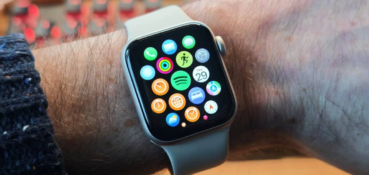  'SE' stand for in Apple Watch
