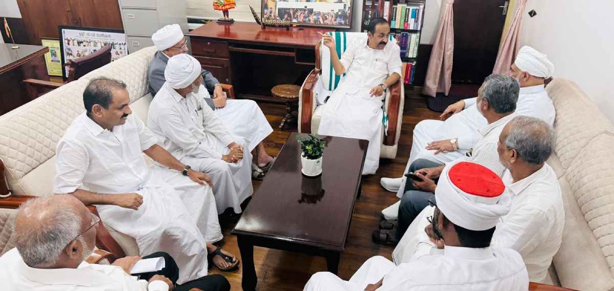 കാന്തപുരത്തെ തള്ളിയ പ്രസ്താവന; ക്ലിഫ് ഹൗസിലെത്തി മുഖ്യമന്ത്രിയെ കണ്ട് കാന്തപുരം വിഭാഗം നേതാക്കൾ