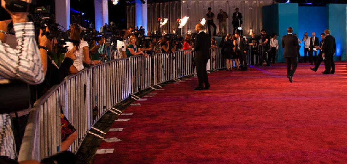 custom of rolling out the red carpet originate