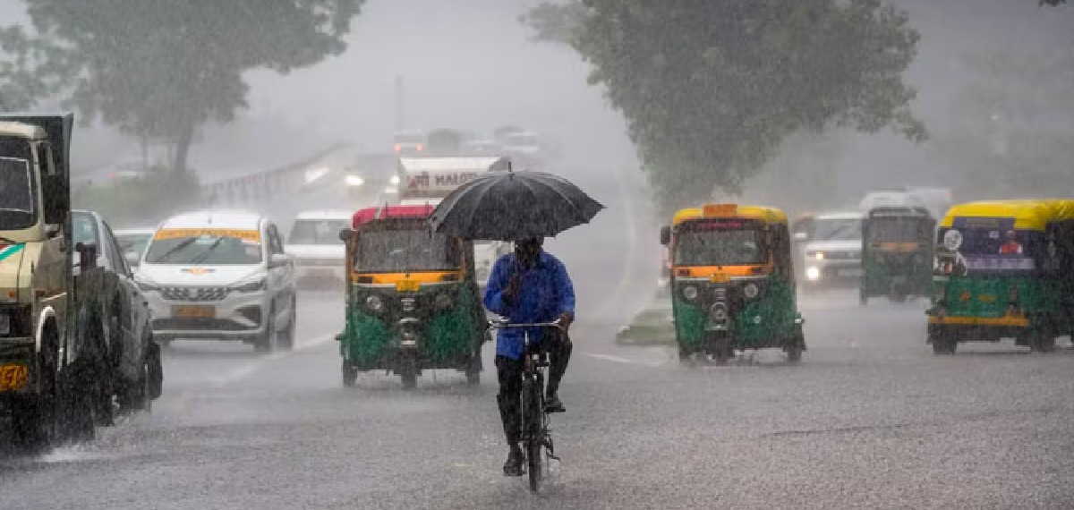 ഉത്തരേന്ത്യയില് മഴക്കെടുതി തുടരുന്നു; മരണസംഖ്യ 12 ആയി, മധ്യപ്രദേശിലും ഉത്തര്പ്രദേശിലും പ്രളയ മുന്നറിയിപ്പ്