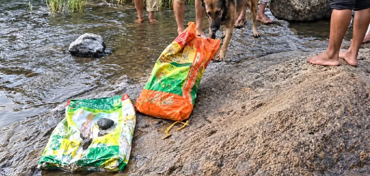 അട്ടപ്പാടി ഭവാനിപ്പുഴയിൽ ചാക്കില്‍ കെട്ടിയ നിലയിൽ സ്ത്രീയുടെയും കുഞ്ഞിന്റെയും മൃതദേഹം
