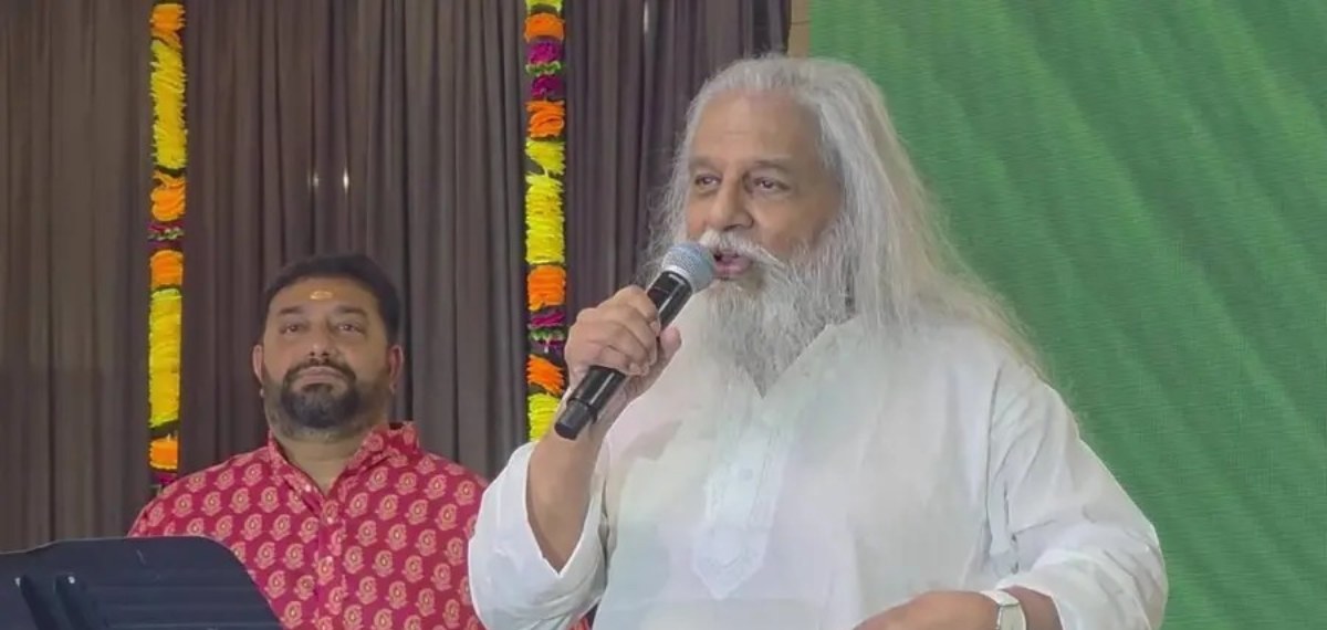 നീണ്ട ഇടവേളയ്ക്ക് ശേഷം പൊതുവേദിയിലെത്തി യേശുദാസ്; പാട്ടിനായി കാതോർത്ത് മലയാളികൾ