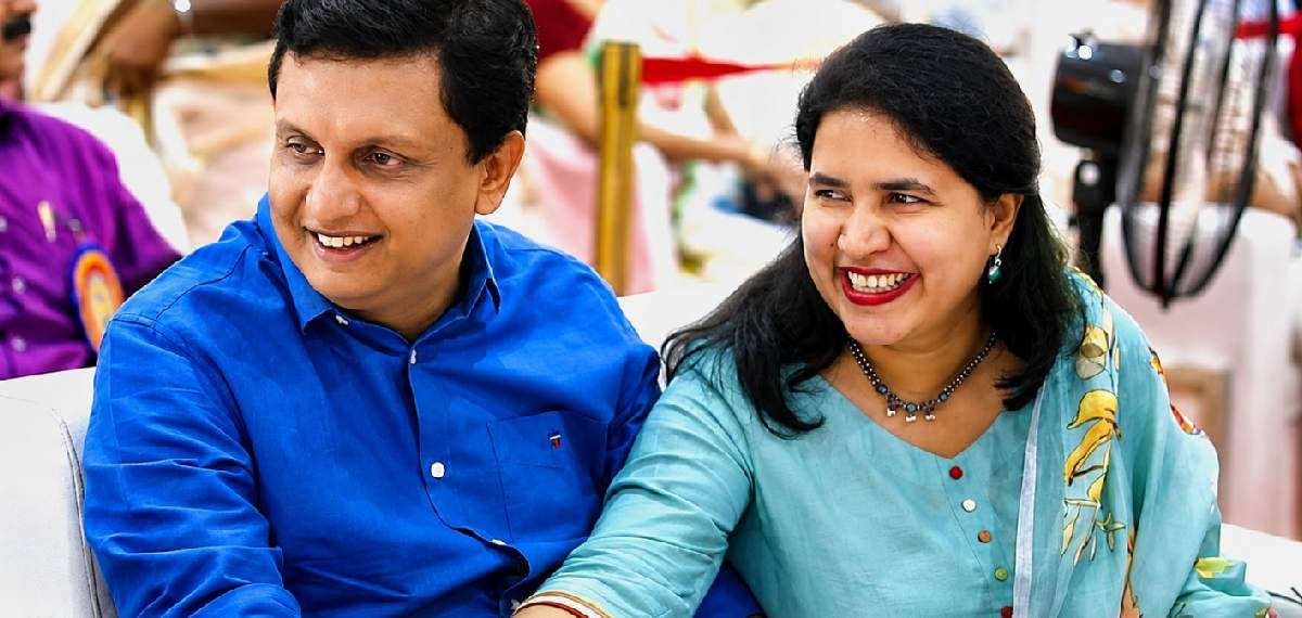 നാമനിര്ദ്ദേശ പത്രികയില് വിവരങ്ങള് മറച്ചുവെച്ചുവെന്ന ഹര്ജി; മുഹമ്മദ് റിയാസും വീണയും ഹാജരാകണമെന്ന് കോടതി