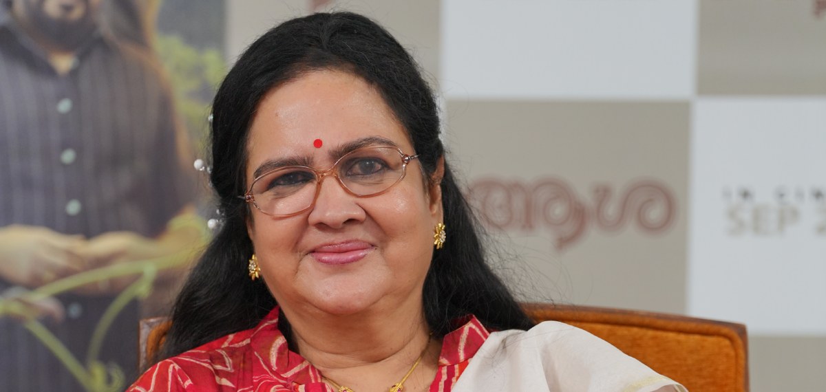 ഞങ്ങളൊക്കെ അഡ്ജസ്റ്റ് ചെയ്യേണ്ട ജന്മങ്ങളായിരുന്നു; വാങ്ങിയ പ്രതിഫലം എത്രയെന്ന് പോലും അറിയില്ലായിരുന്നു: ഉർവശി
