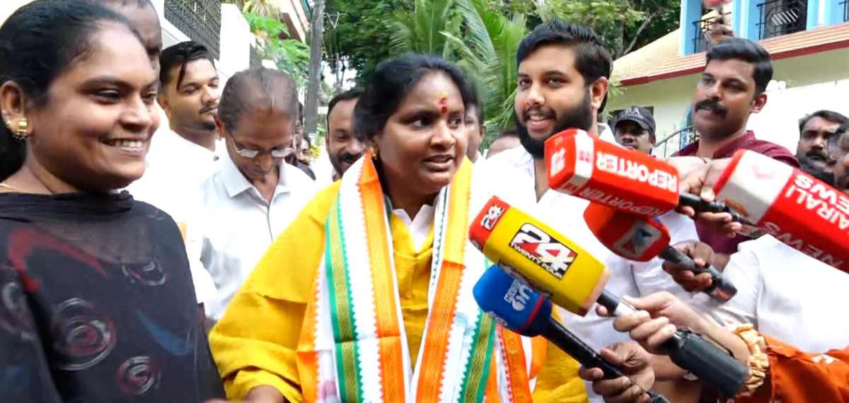 'എല്ലാം പാര്ട്ടി പറയും'; കയ്യാങ്കളി വിവാദത്തിനിടെ മണ്ഡലത്തിലെത്തി രമ്യാ ഹരിദാസ്