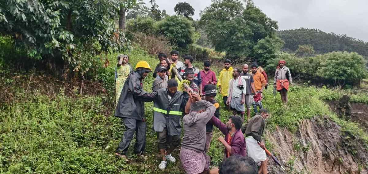 ഇടുക്കി വട്ടവട കൊട്ടാക്കമ്പൂരില് മണ്ണിടിച്ചില്; രണ്ട് പേർക്ക് ദാരുണാന്ത്യം