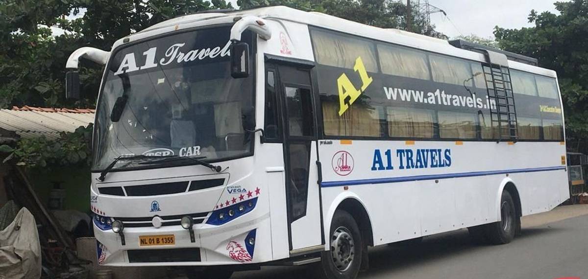എസി ബസിന് ടിക്കറ്റെടുത്തു, വന്നത് ചോർന്നൊലിക്കുന്ന നോണ് എസി ബസ്; പ്രതിഷേധവുമായി യാത്രക്കാര്