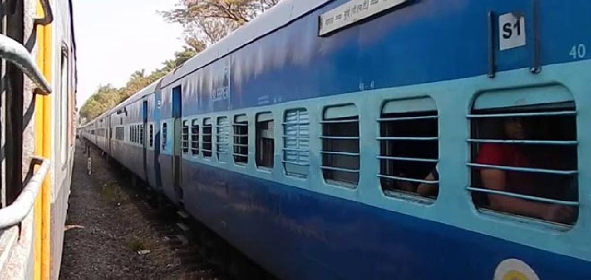 enter women's coaches in train