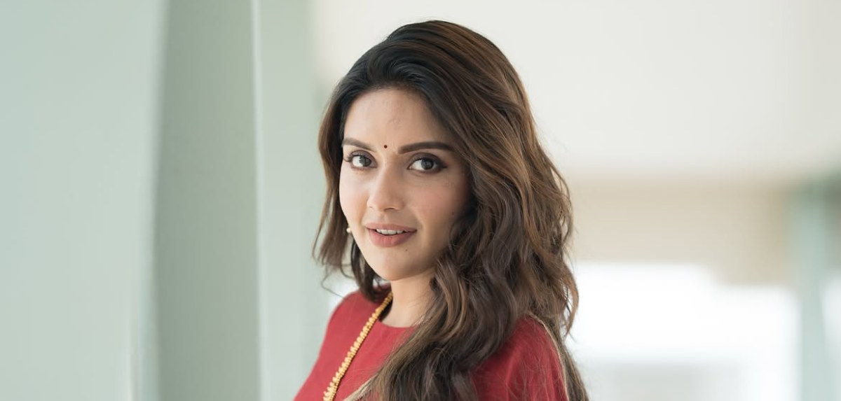 മുഖത്ത് 20 സ്റ്റിച്ച്, നാണം ഇല്ലാതെ ഞാൻ ഷൂട്ടിങ് വരുമോന്ന് ചോദിച്ചു;മഹിമയുടെ ഡെഡിക്കേഷനെക്കുറിച്ച് സംവിധായകന്