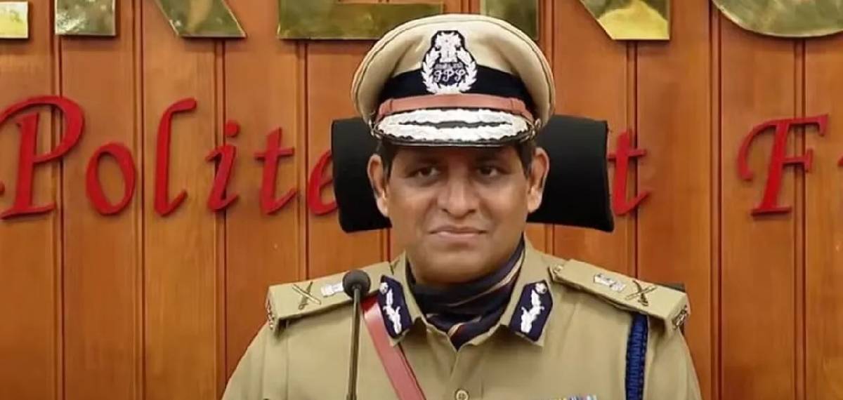 സിഎംആര്എല് എക്സാലോജിക് കേസ്: 'ആദ്യഘട്ടത്തില് വിജിലന്സ് അന്വേഷണം ഉണ്ടാകില്ല'; ഡിജിപി റവാഡ ചന്ദ്രശേഖര്