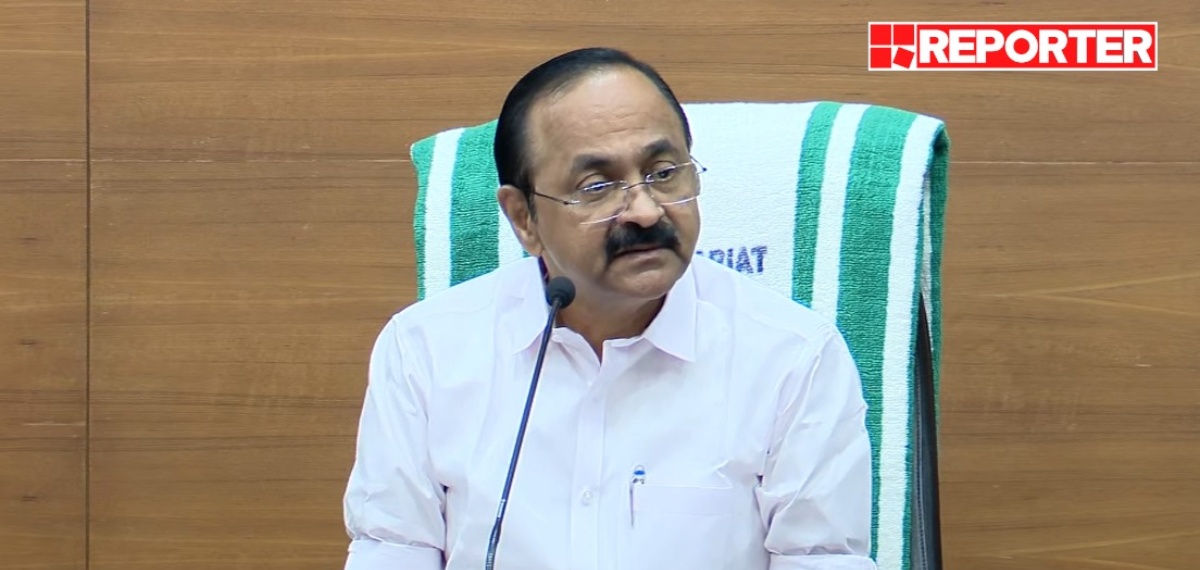 'വിമാനം അറേഞ്ച് ചെയ്തത് മലയാളിയായ ഒരു പരിചയക്കാരന്; പേര് വലിച്ചിഴക്കേണ്ടതില്ല, ഇനിയും സഞ്ചരിക്കും'