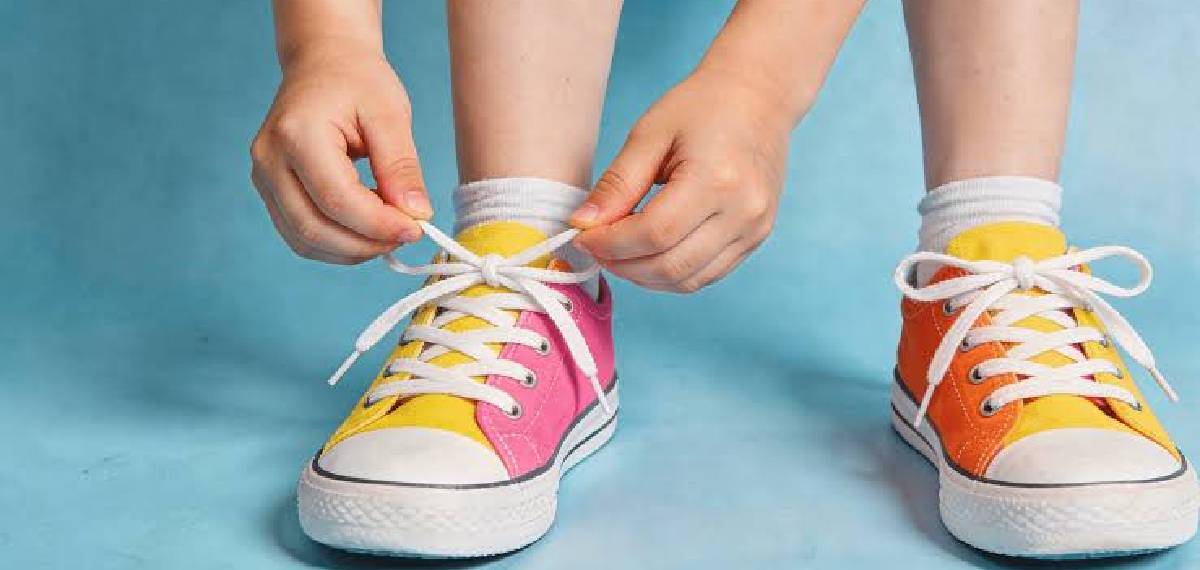  'One-Tying Hack' to Tie Shoelace