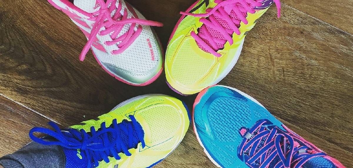  'One-Tying Hack' to Tie Shoelace