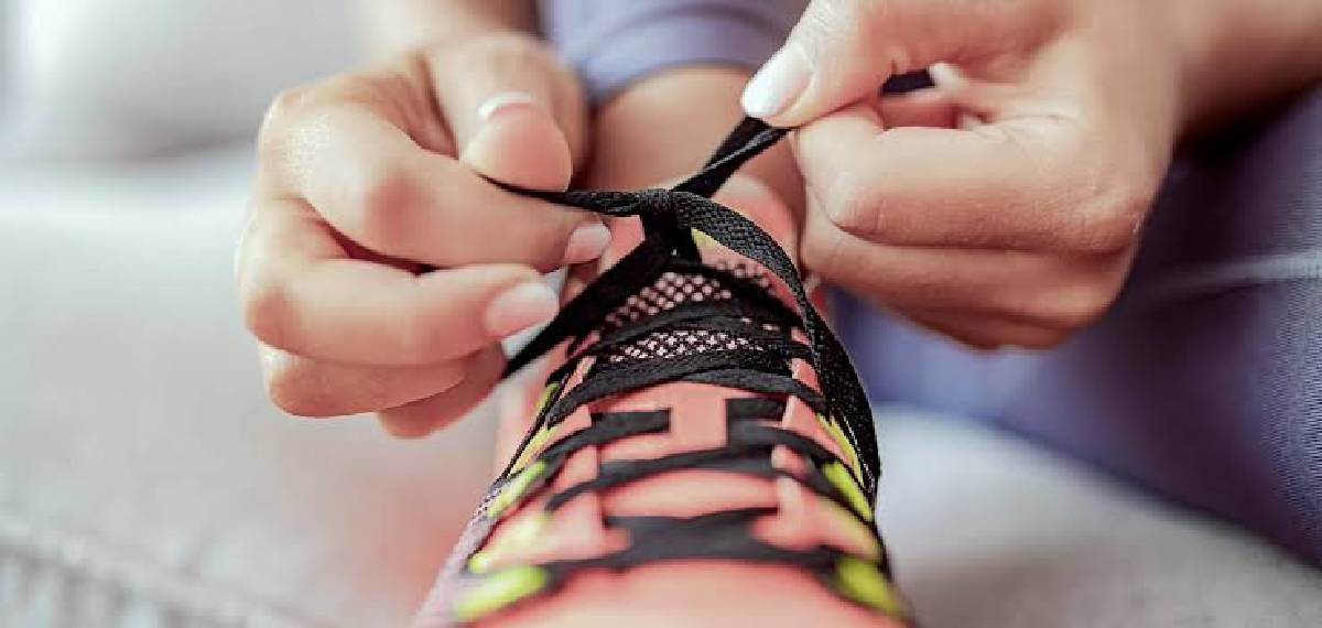  'One-Tying Hack' to Tie Shoelace