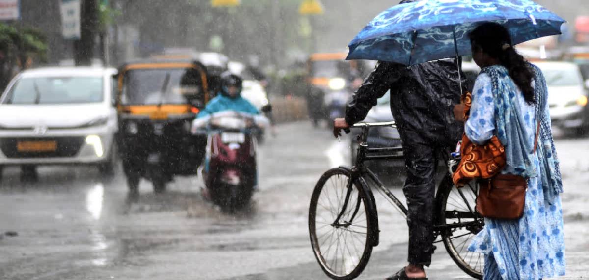 മഴക്കെടുതി രൂക്ഷം: യുപിയിൽ മഴയെ തുടര്ന്ന് 15 മരണം, വെള്ളപ്പൊക്കത്തിന് സാധ്യതയെന്നും മുന്നറിയിപ്പ്